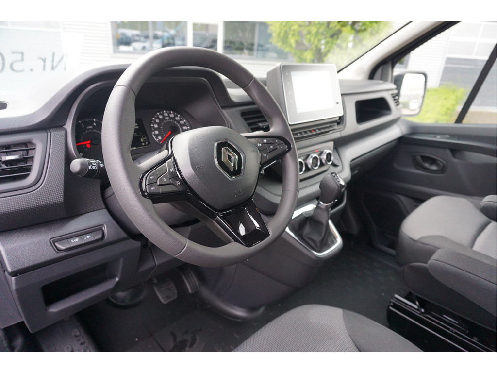 37926122-renault-trafic-8