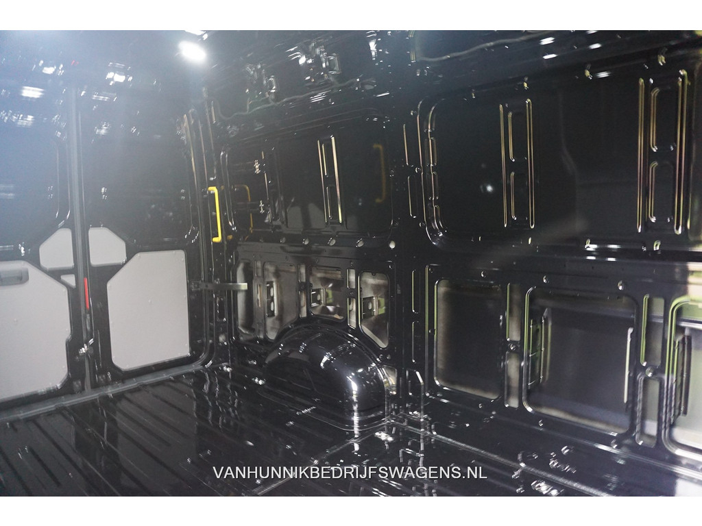 38016614-volkswagen-crafter-8