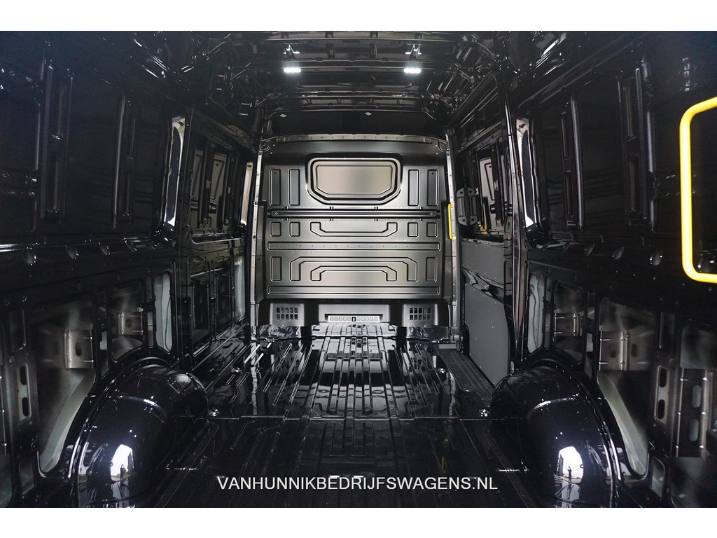 38016621-volkswagen-crafter-7