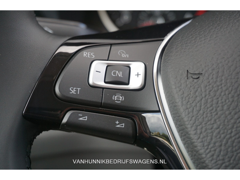 38016642-volkswagen-crafter-17