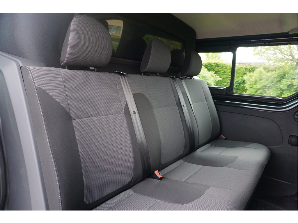 38281705-renault-trafic-16