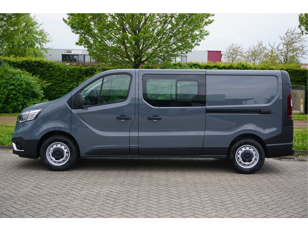 38281705-renault-trafic-2