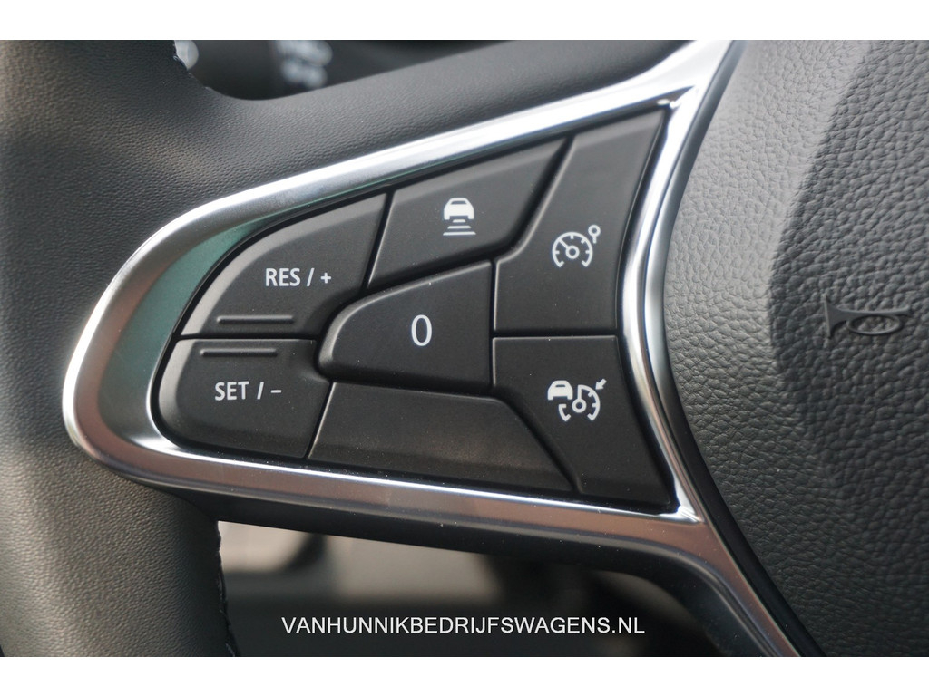 40906447-renault-trafic-16