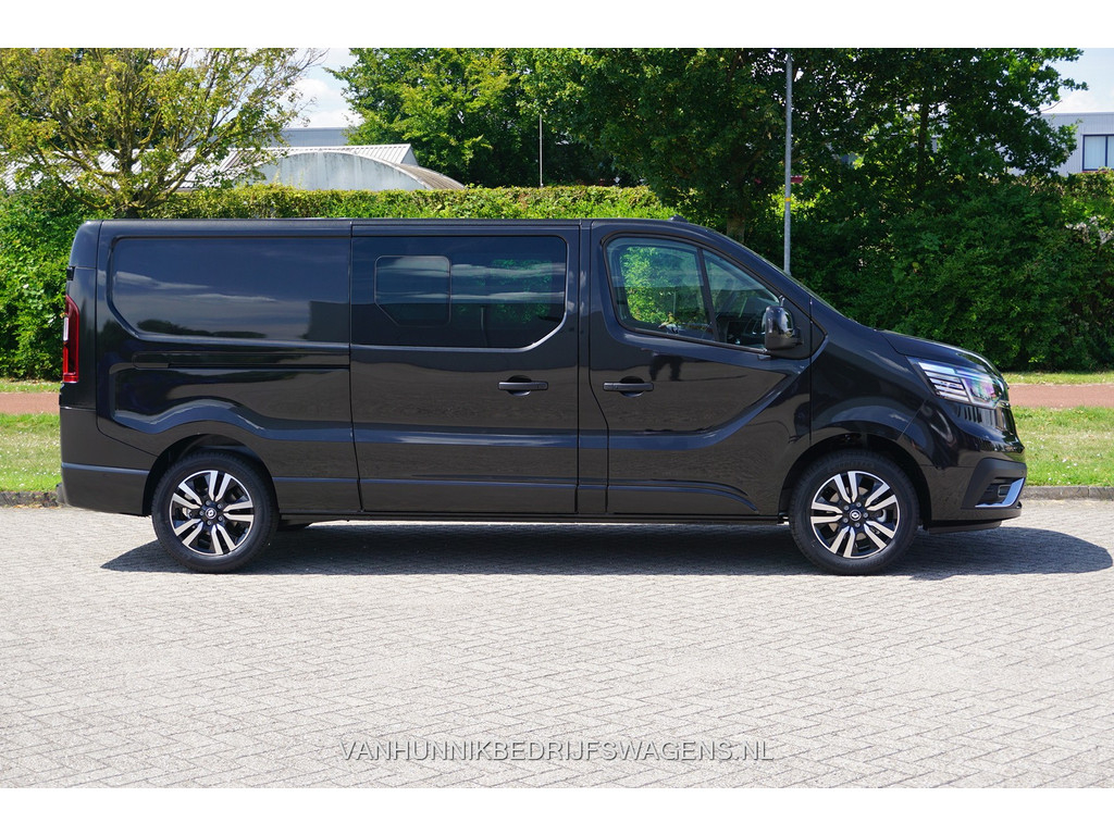 40906447-renault-trafic-5