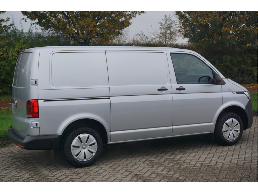 41240952-volkswagen-transporter-4
