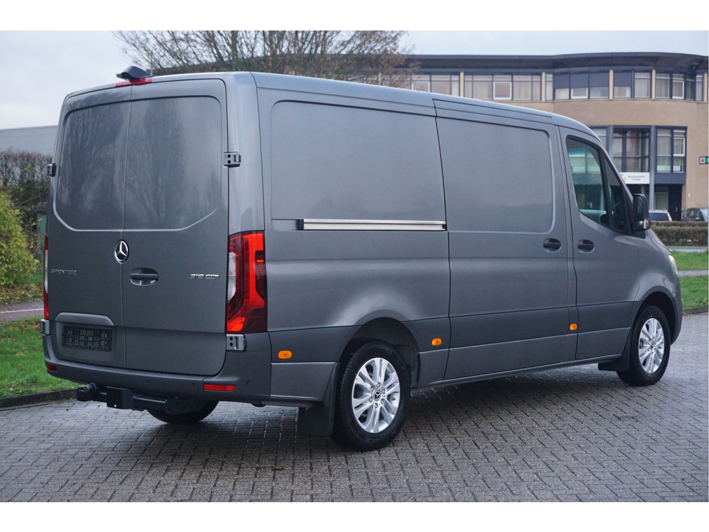 41811265-mercedes-benz-sprinter-4