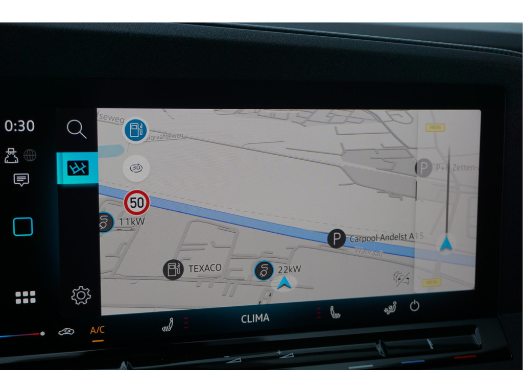 42144808-volkswagen-caddy-maxi-12