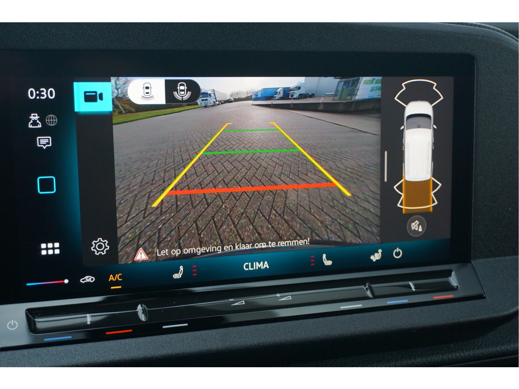 42144808-volkswagen-caddy-maxi-13