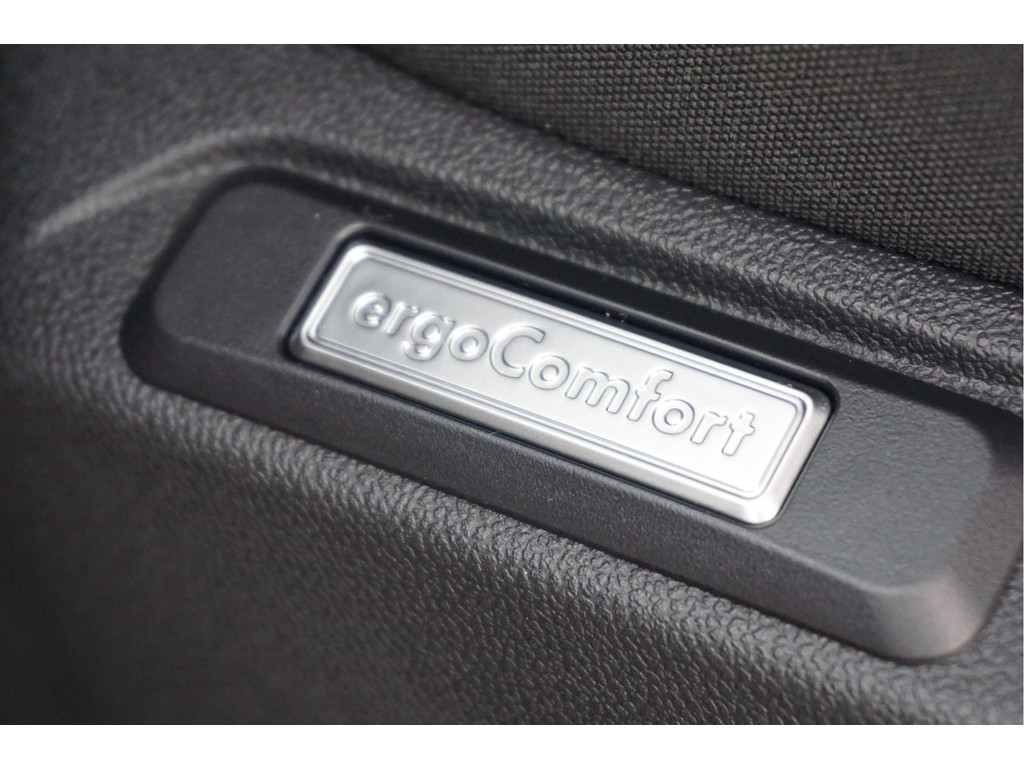 42144808-volkswagen-caddy-maxi-16