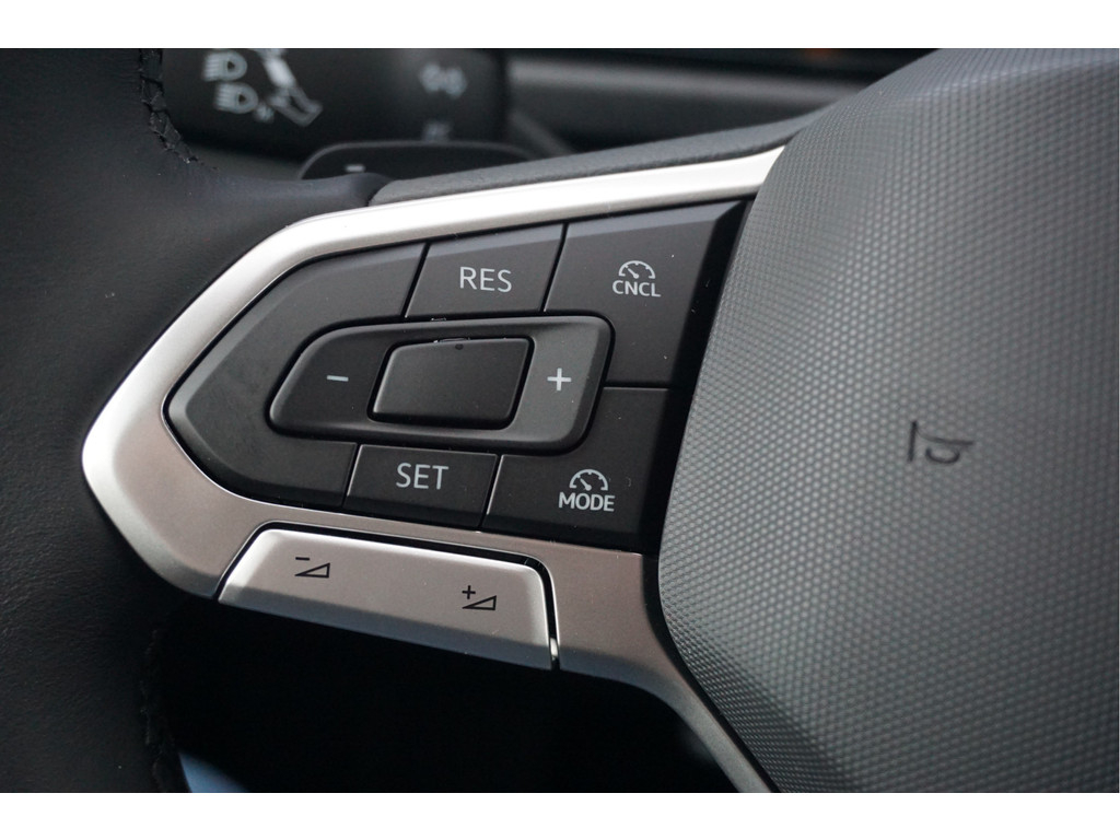 42144808-volkswagen-caddy-maxi-17