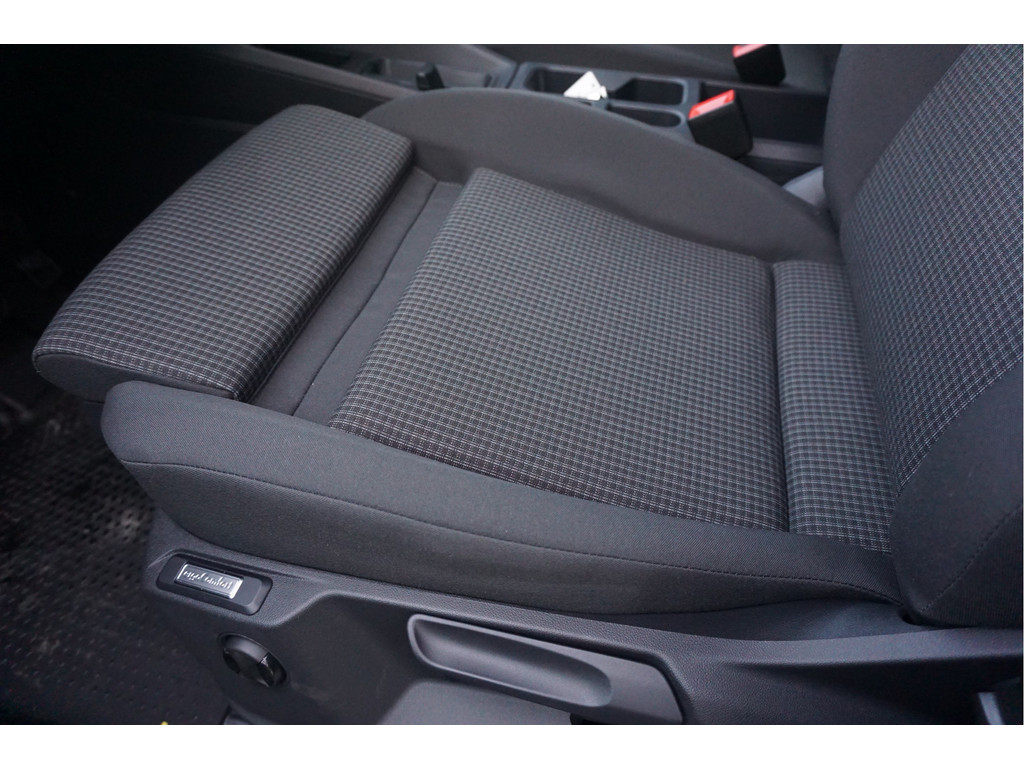 42144813-volkswagen-caddy-maxi-18