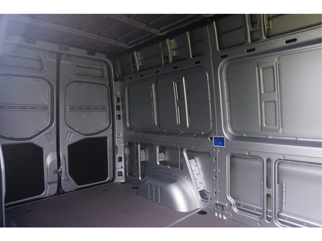 42172688-mercedes-benz-sprinter-8