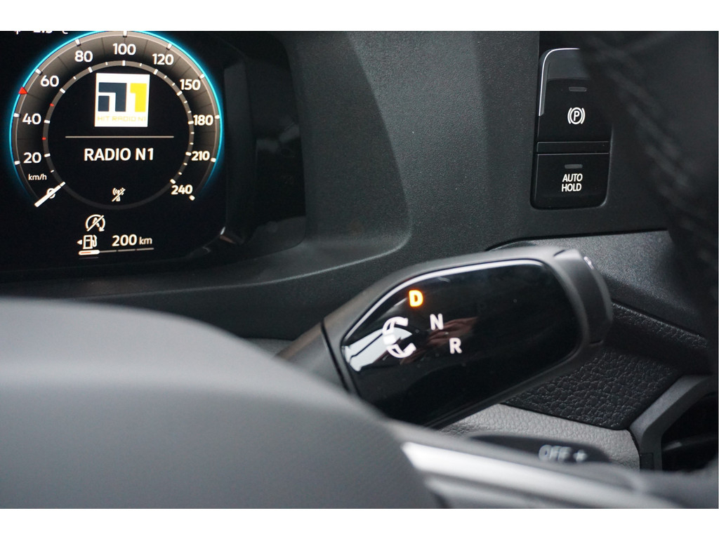 42675742-volkswagen-crafter-15