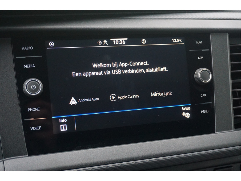 43017916-volkswagen-transporter-13