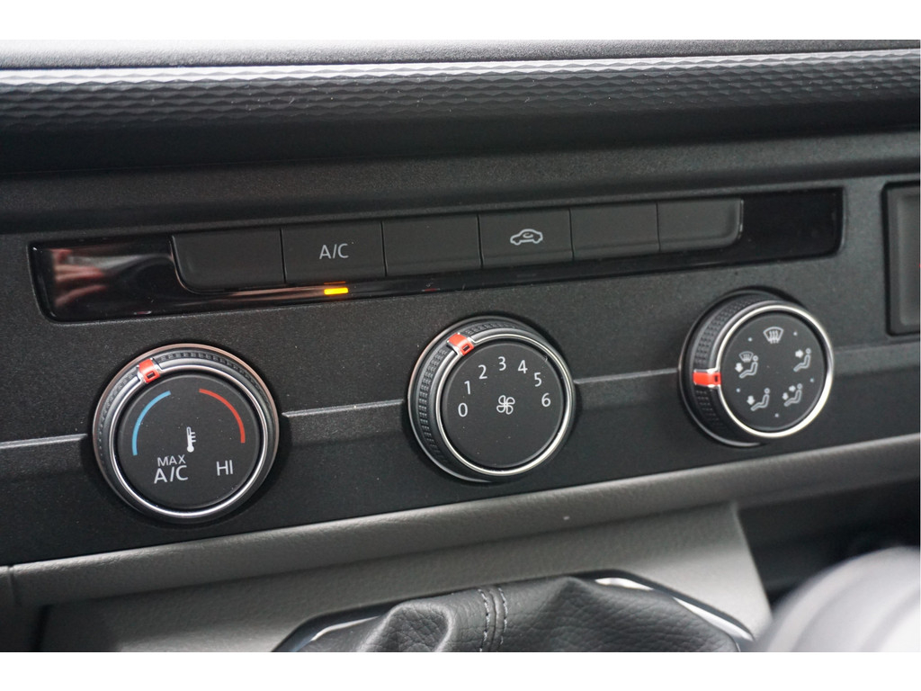 43017916-volkswagen-transporter-14