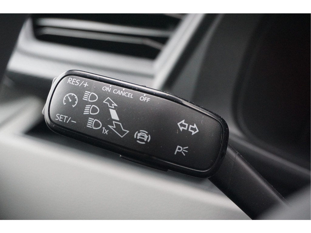 43017916-volkswagen-transporter-16