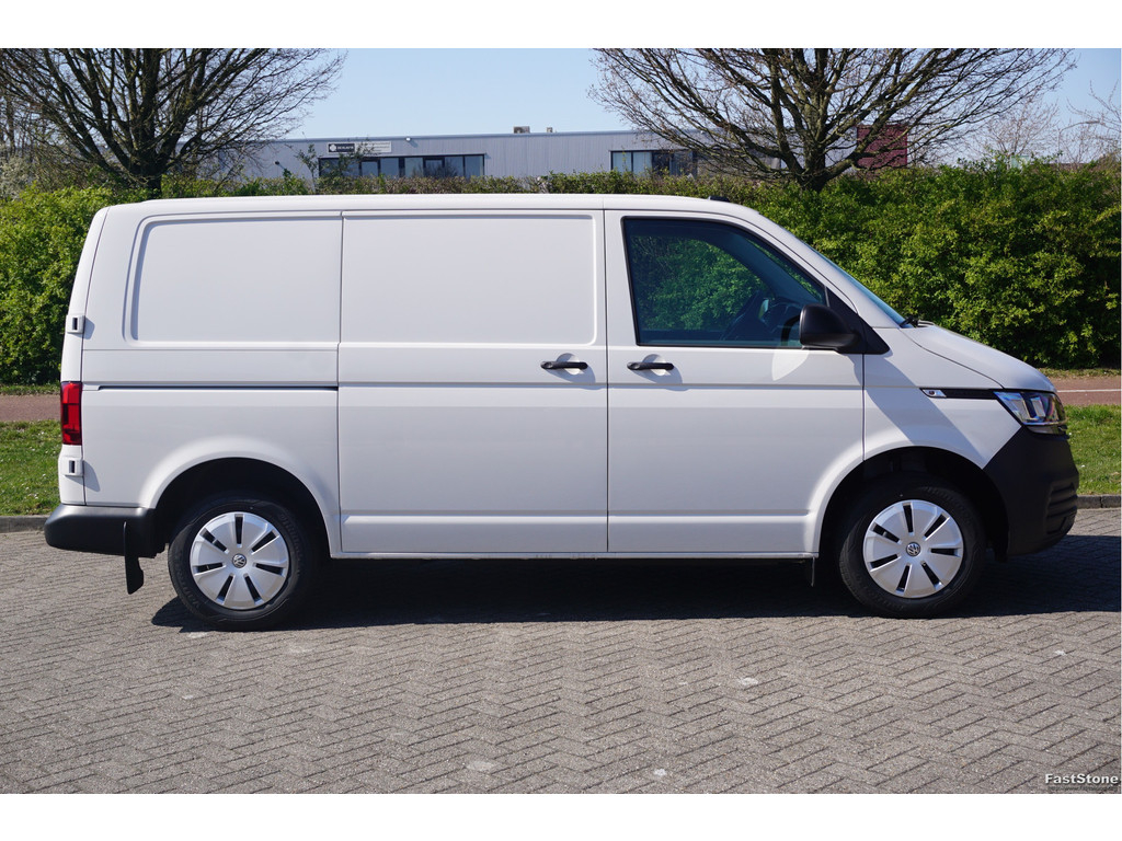 43017916-volkswagen-transporter-5