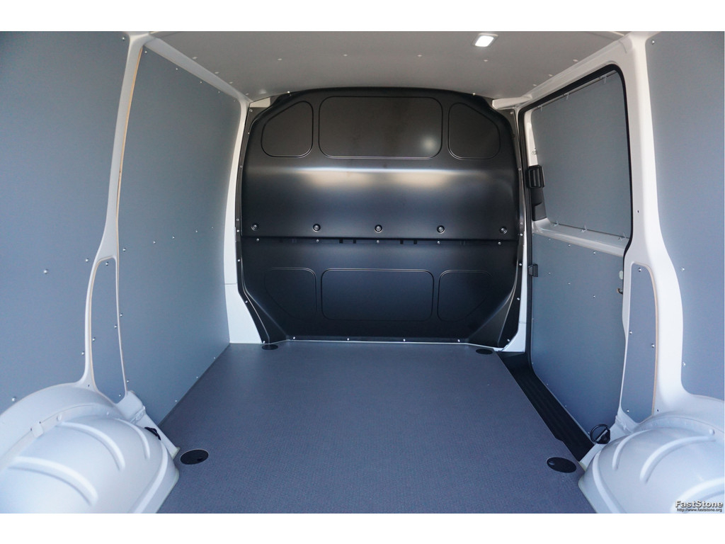 43017916-volkswagen-transporter-7