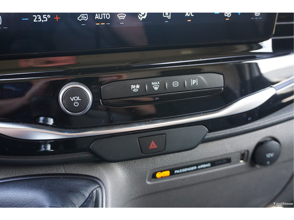 45143324-ford-transit-14