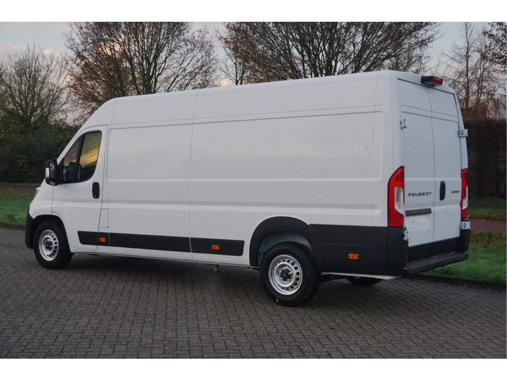 46068332-peugeot-boxer-3