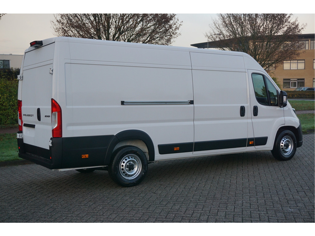 46068332-peugeot-boxer-6