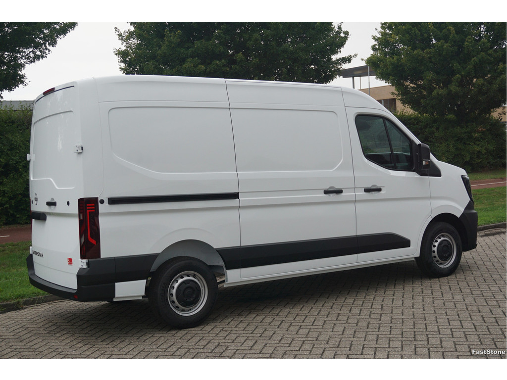 46563260-nissan-interstar-4