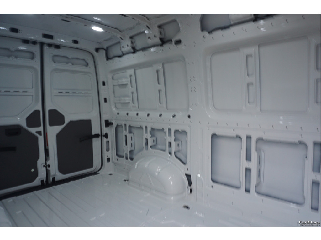 47068514-volkswagen-crafter-9