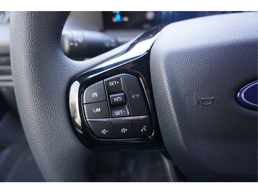 47089104-ford-transit-custom-15