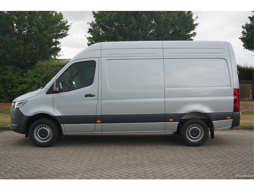 47569424-mercedes-benz-sprinter-2