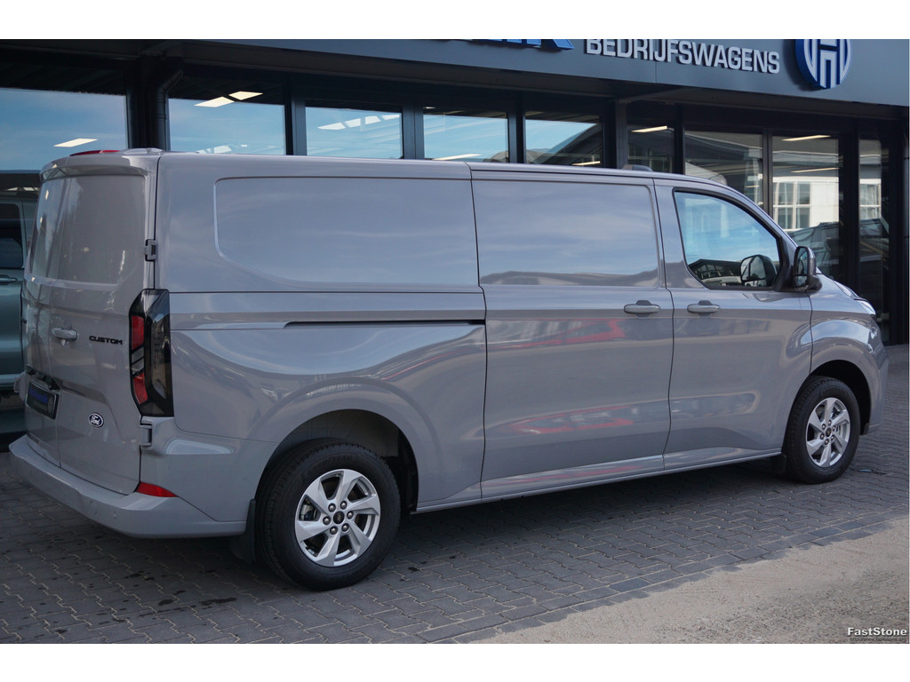 47942094-ford-transit-custom-4