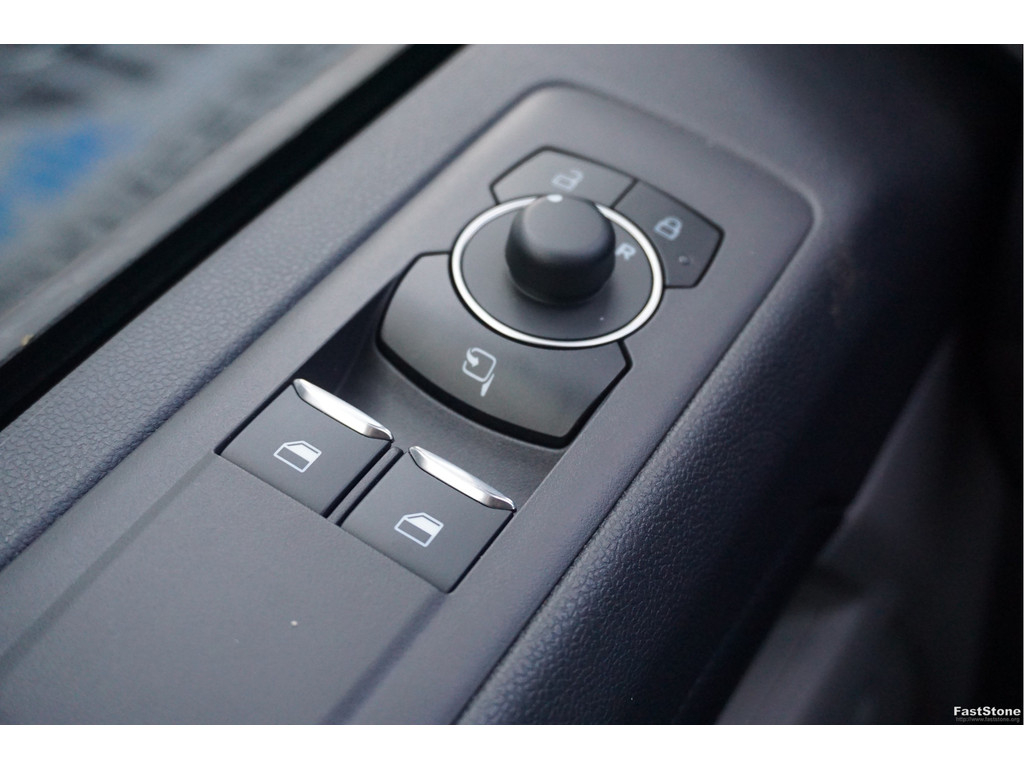 47942166-ford-transit-custom-15