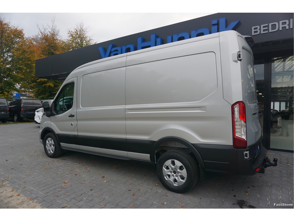 48910039-ford-transit-3