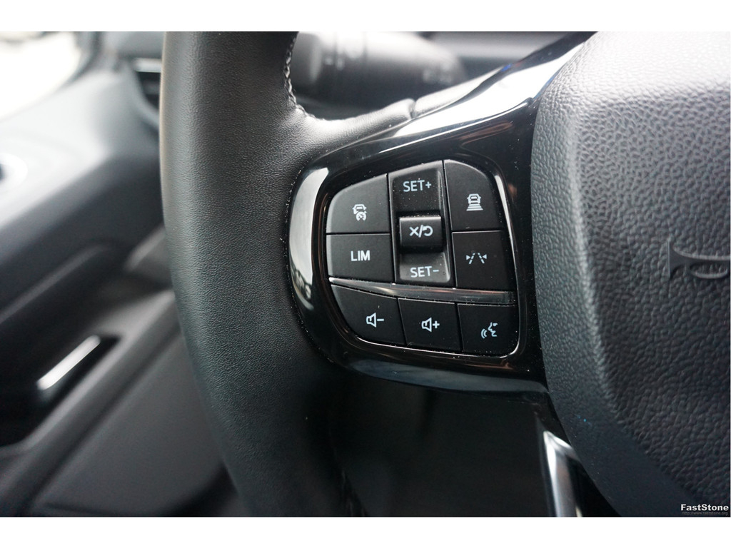 48910570-ford-transit-custom-13