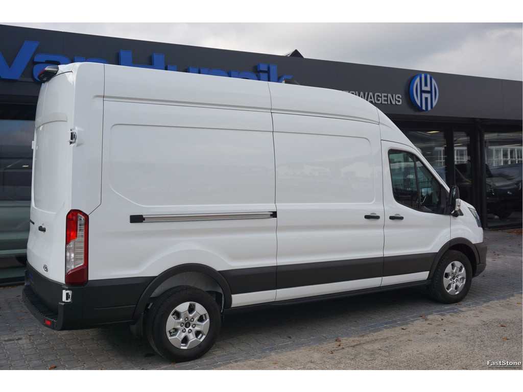 48947727-ford-transit-4