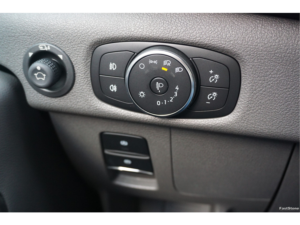 48948104-ford-transit-16