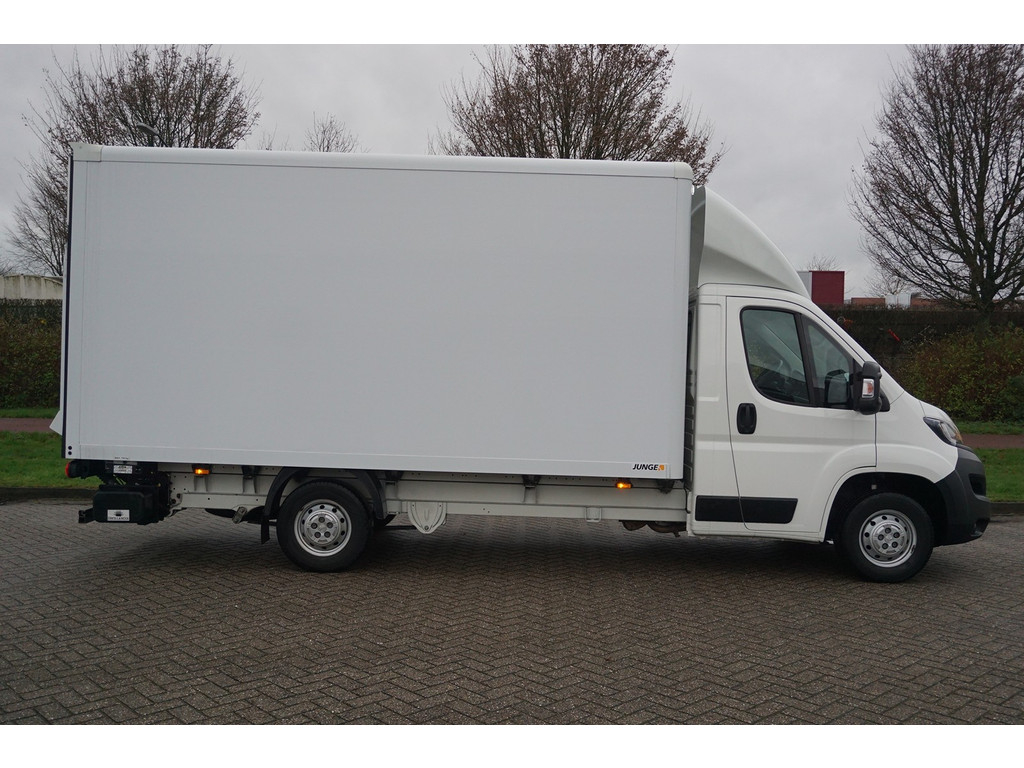 49311582-peugeot-boxer-5