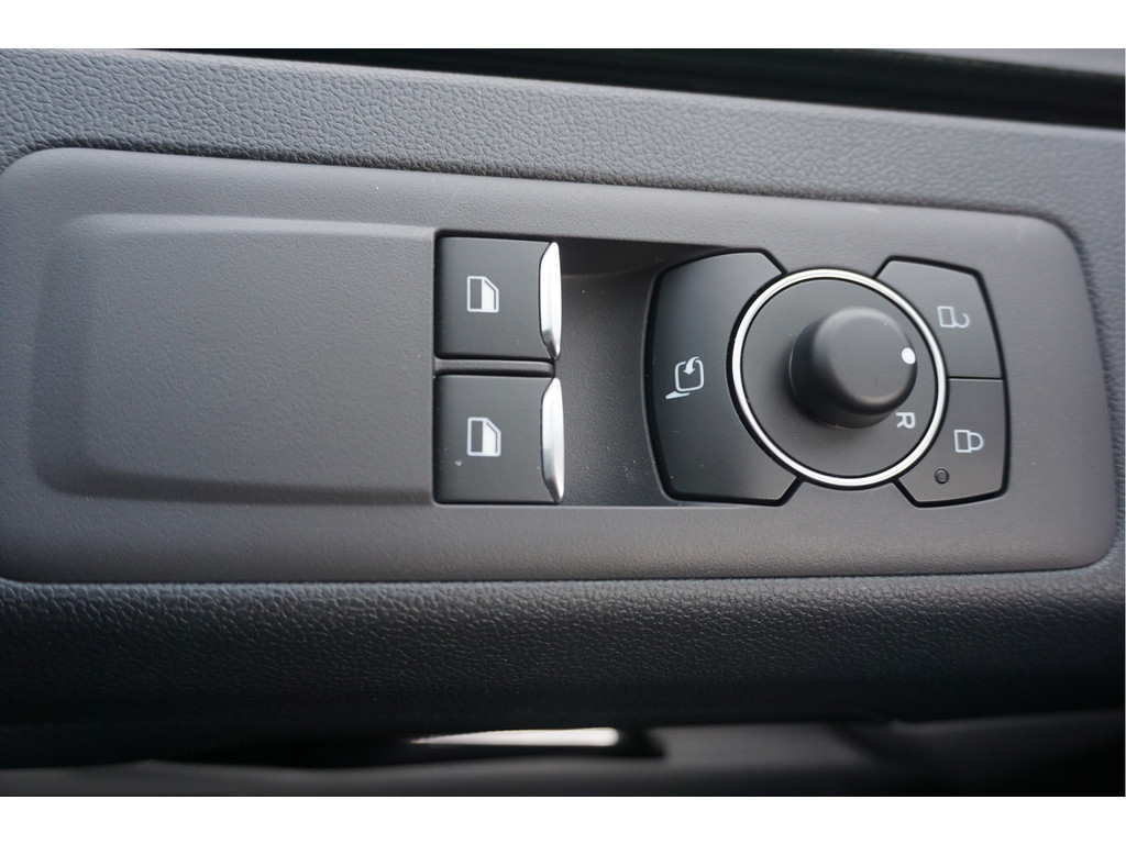 49620723-ford-transit-custom-19