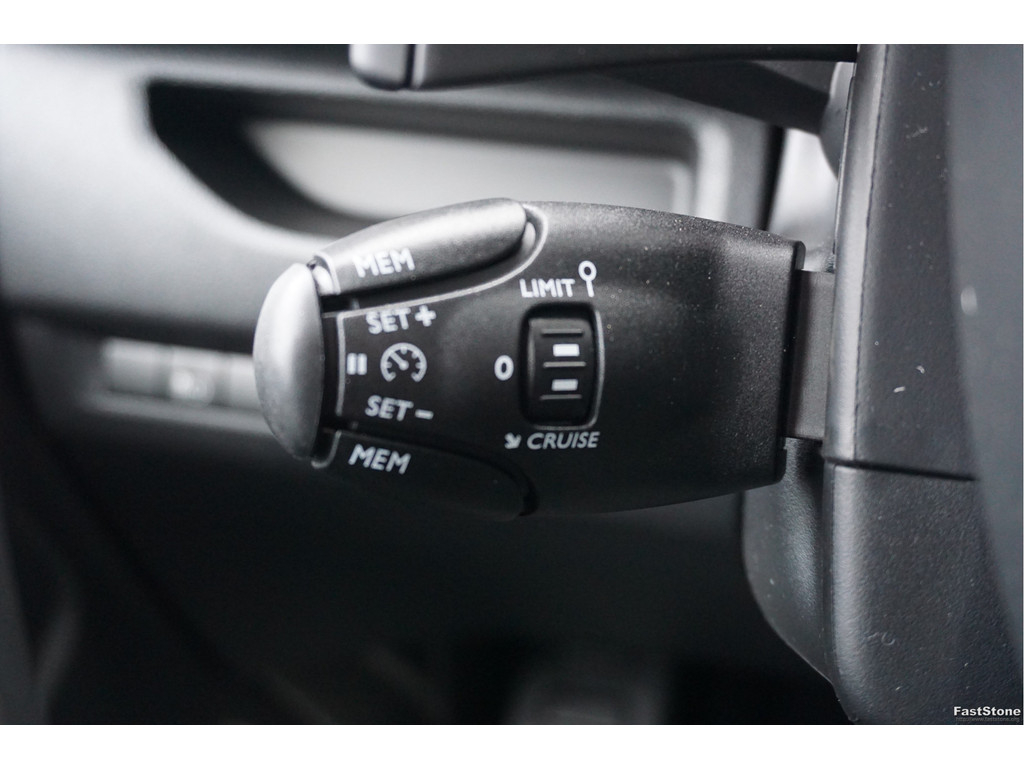 49621323-citroen-jumpy-16