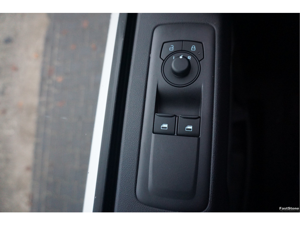 49650482-ford-transit-custom-15