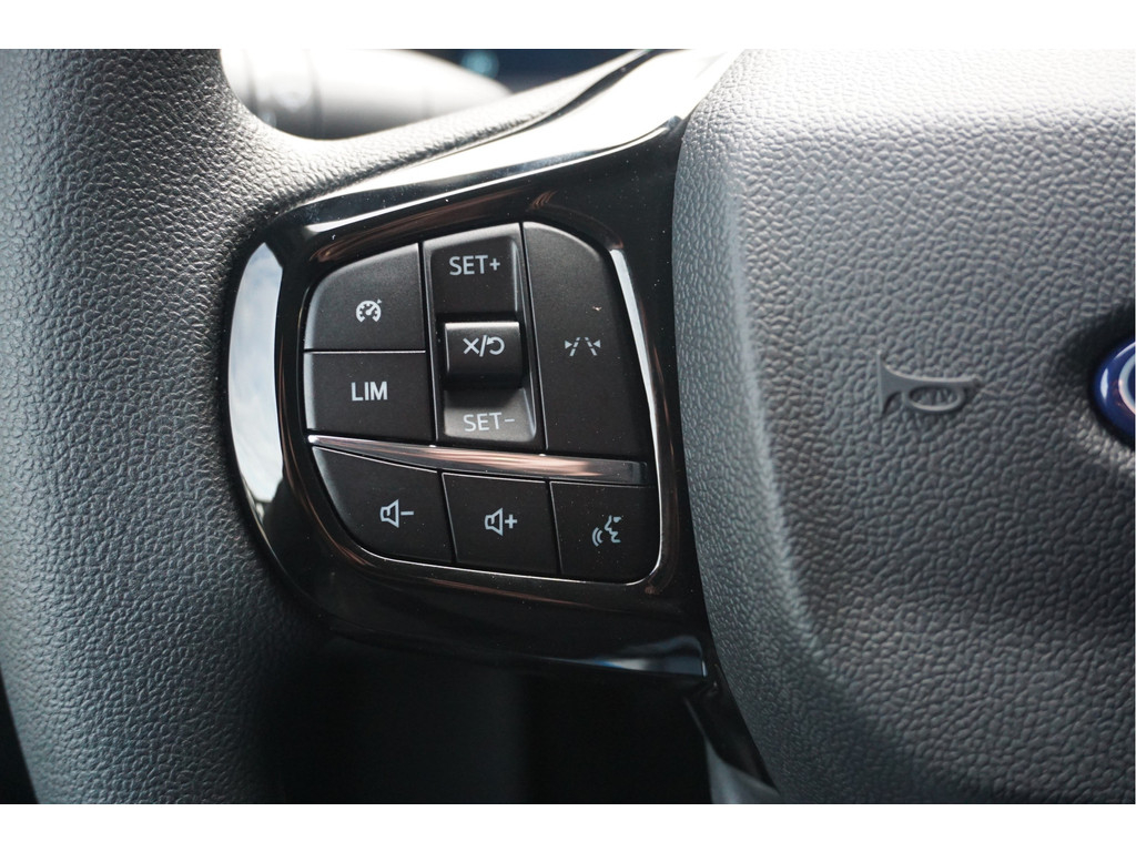 50985794-ford-e-transit-custom-13