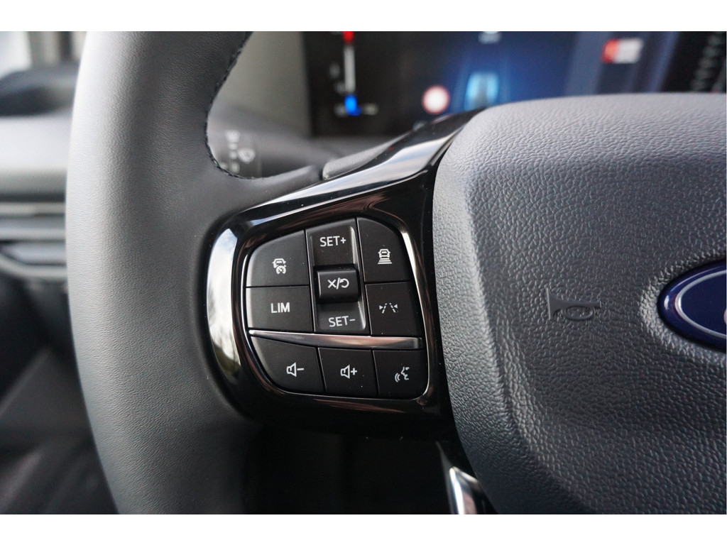 52135740-ford-transit-custom-14