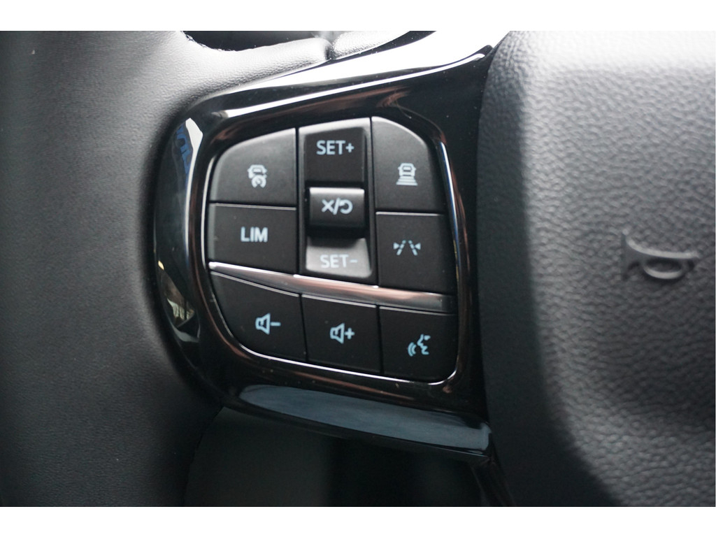 52369812-ford-transit-custom-13