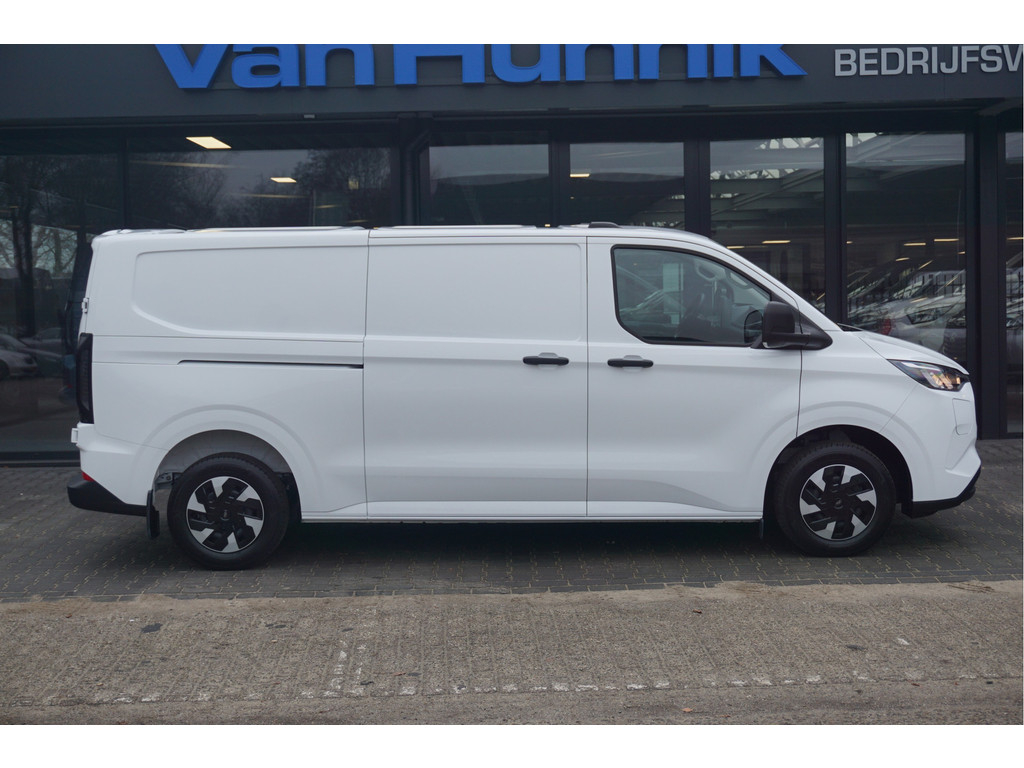 52369812-ford-transit-custom-5