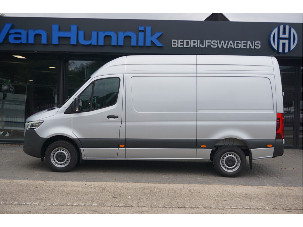 53900492-mercedes-benz-sprinter-2