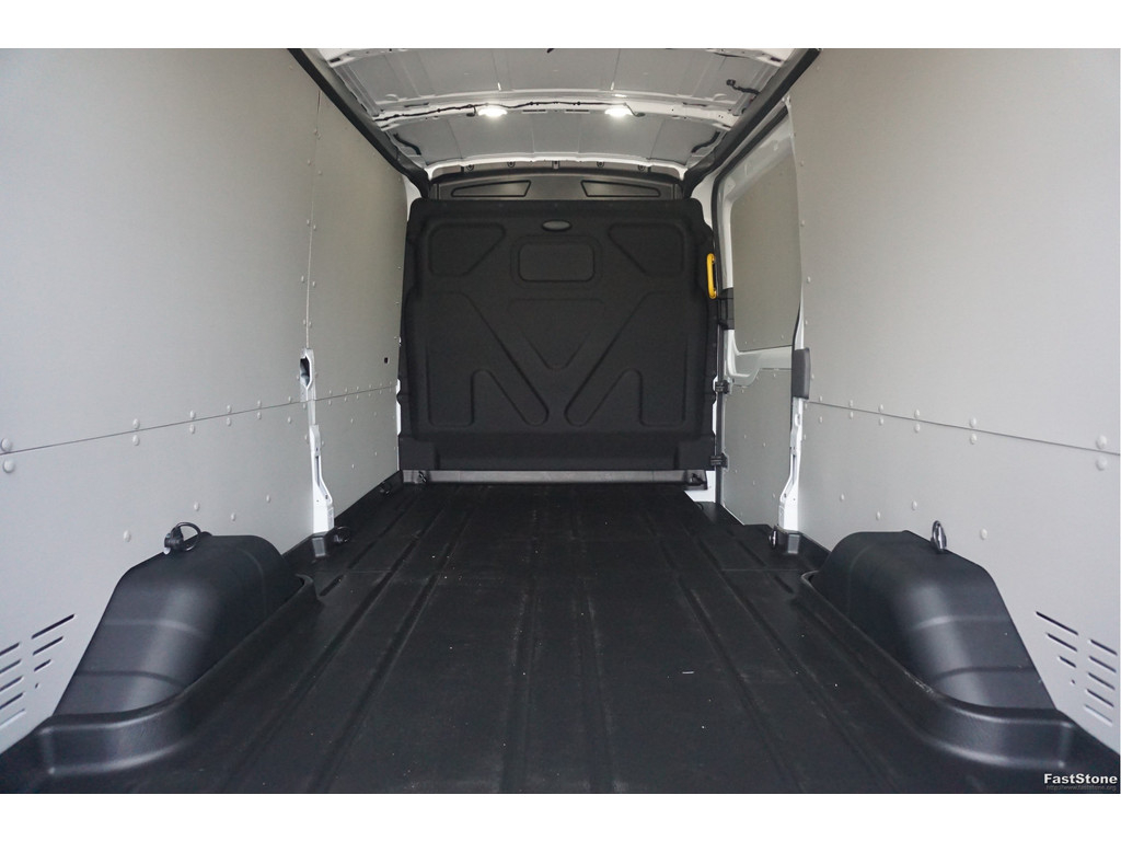 54670281-ford-transit-8