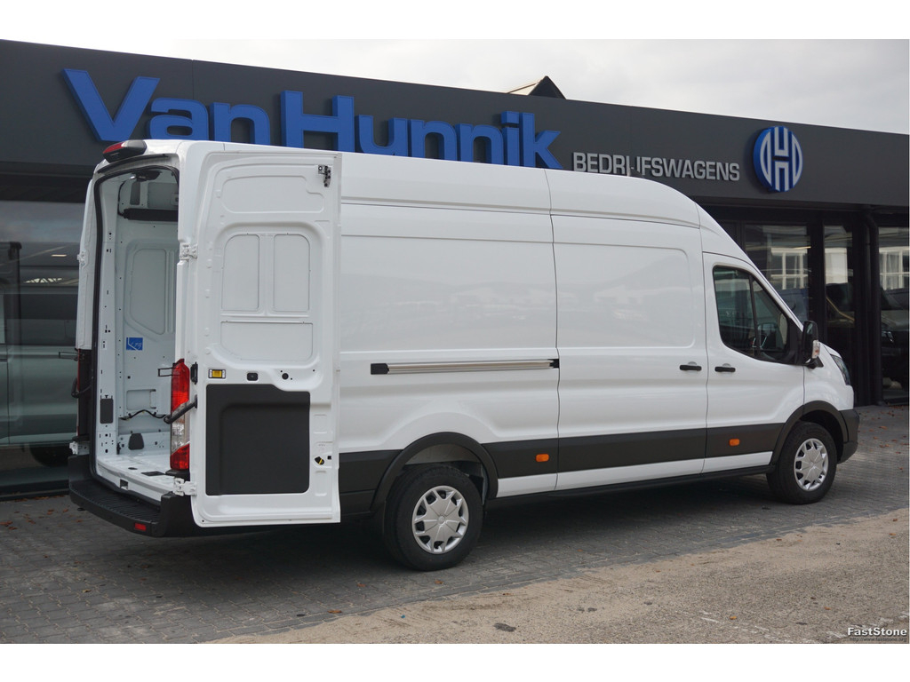 54670354-ford-transit-5