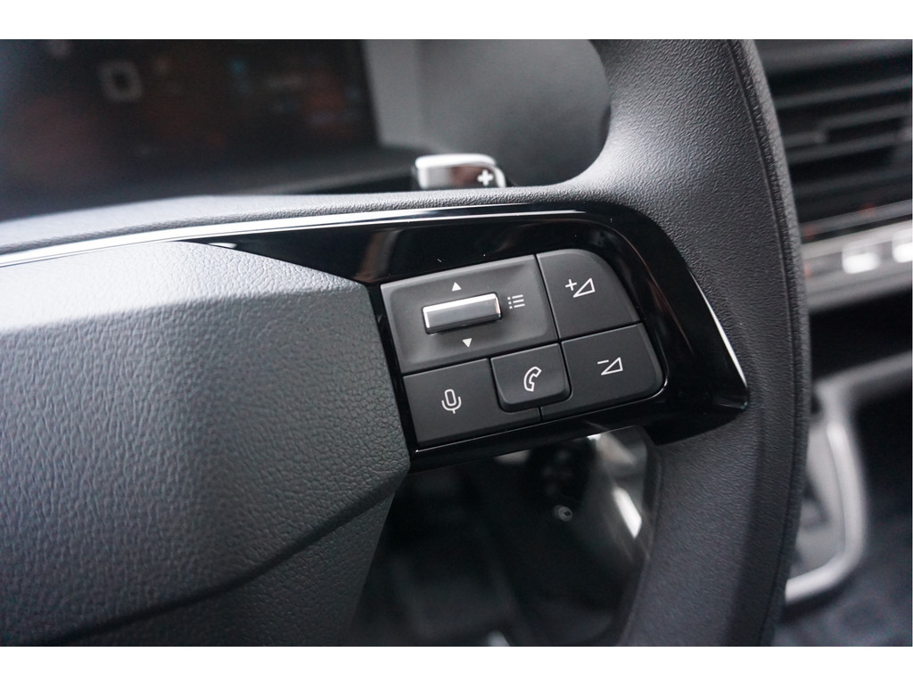 54985817-opel-vivaro-14