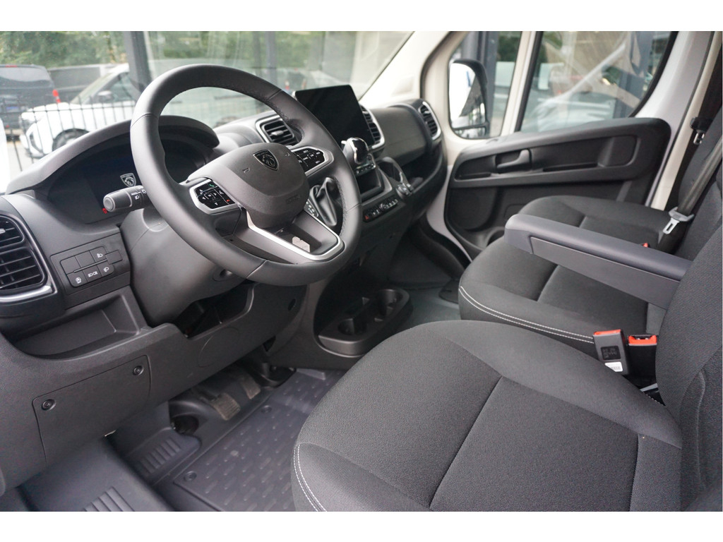 55086888-peugeot-boxer-10