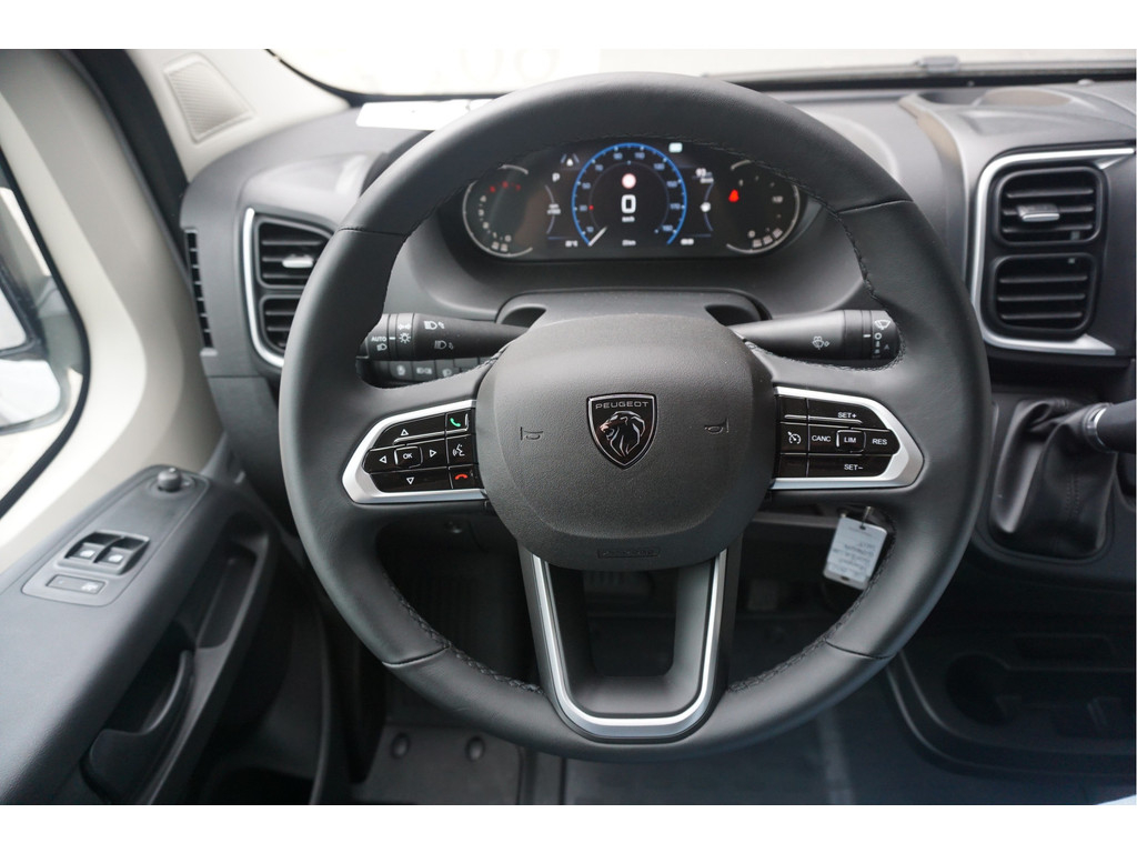55086888-peugeot-boxer-11