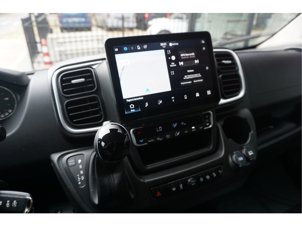 55086888-peugeot-boxer-13